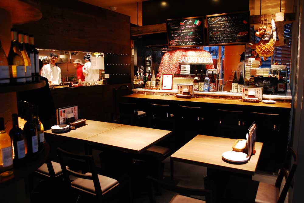 SALVATORE CUOMO & BAR 6